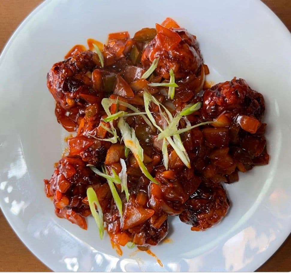 Prato de vegetable manchurian servido em tigela